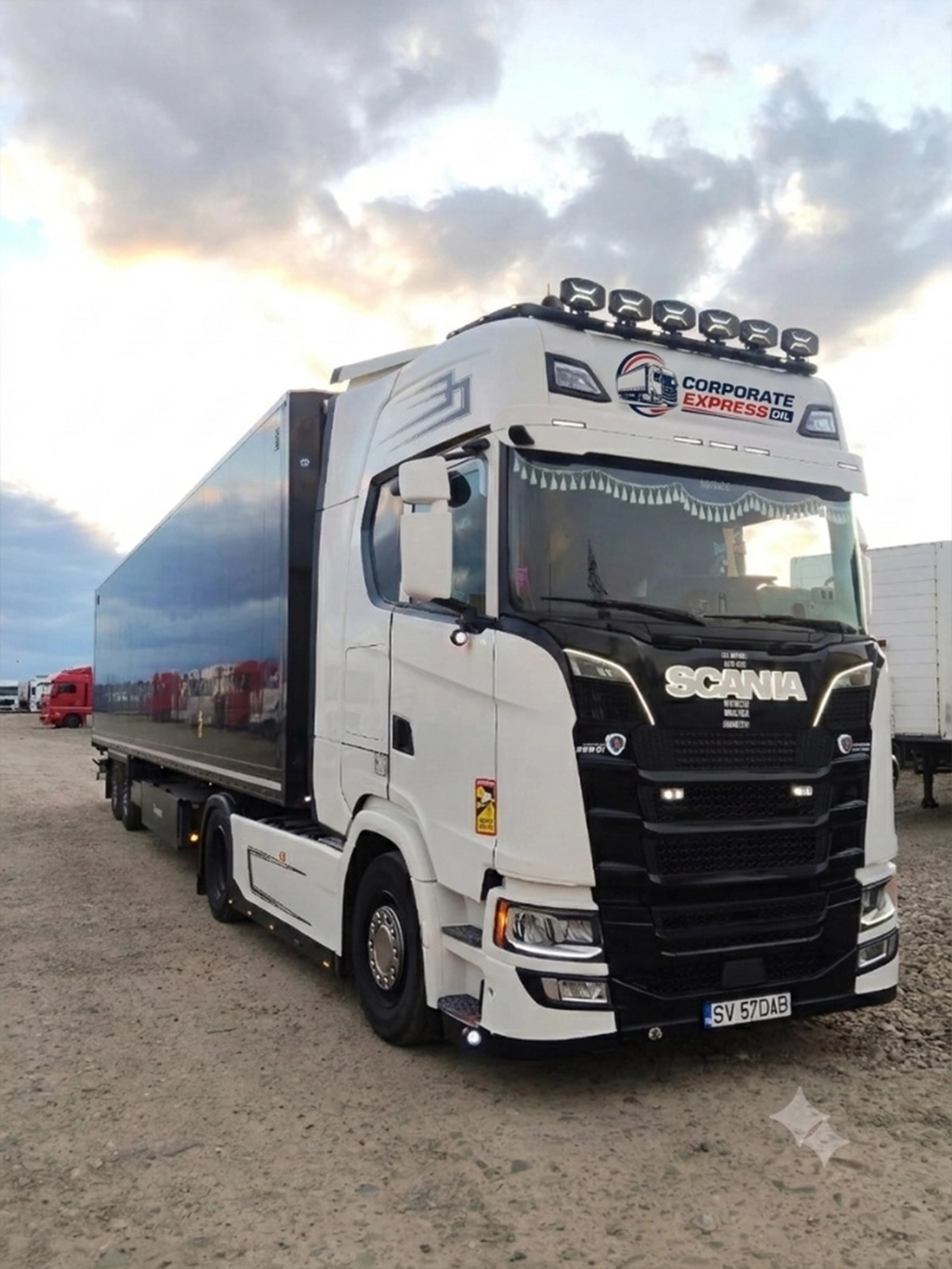 Camion din flota Corporate Express Oil